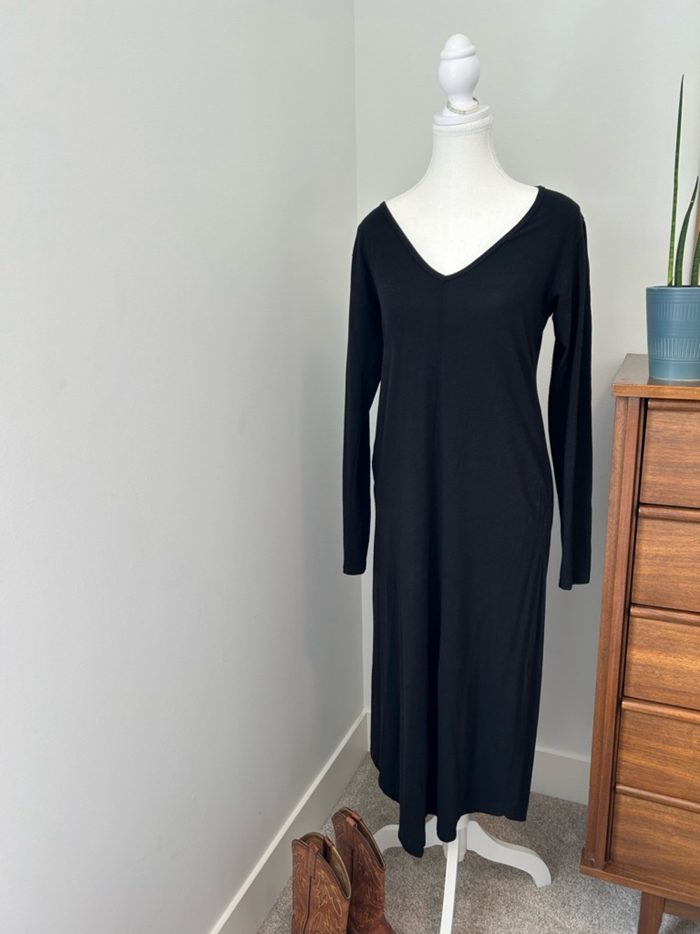 Smash + Tess Black Long Sleeve V-Neck Midi Dress